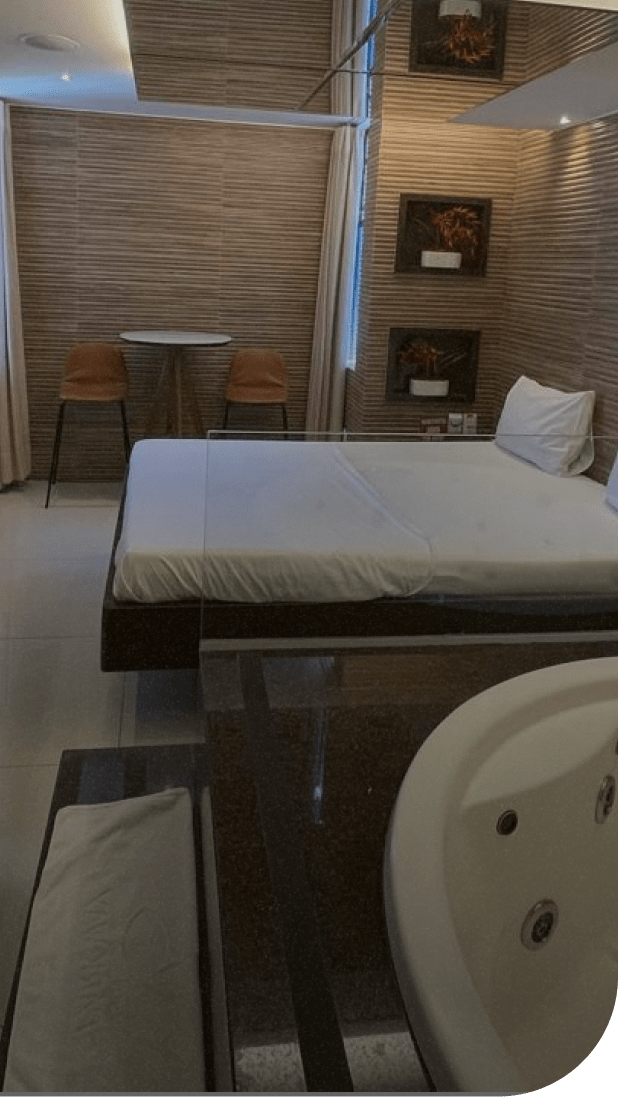 imagem de suíte com hidro e vista panorâmica