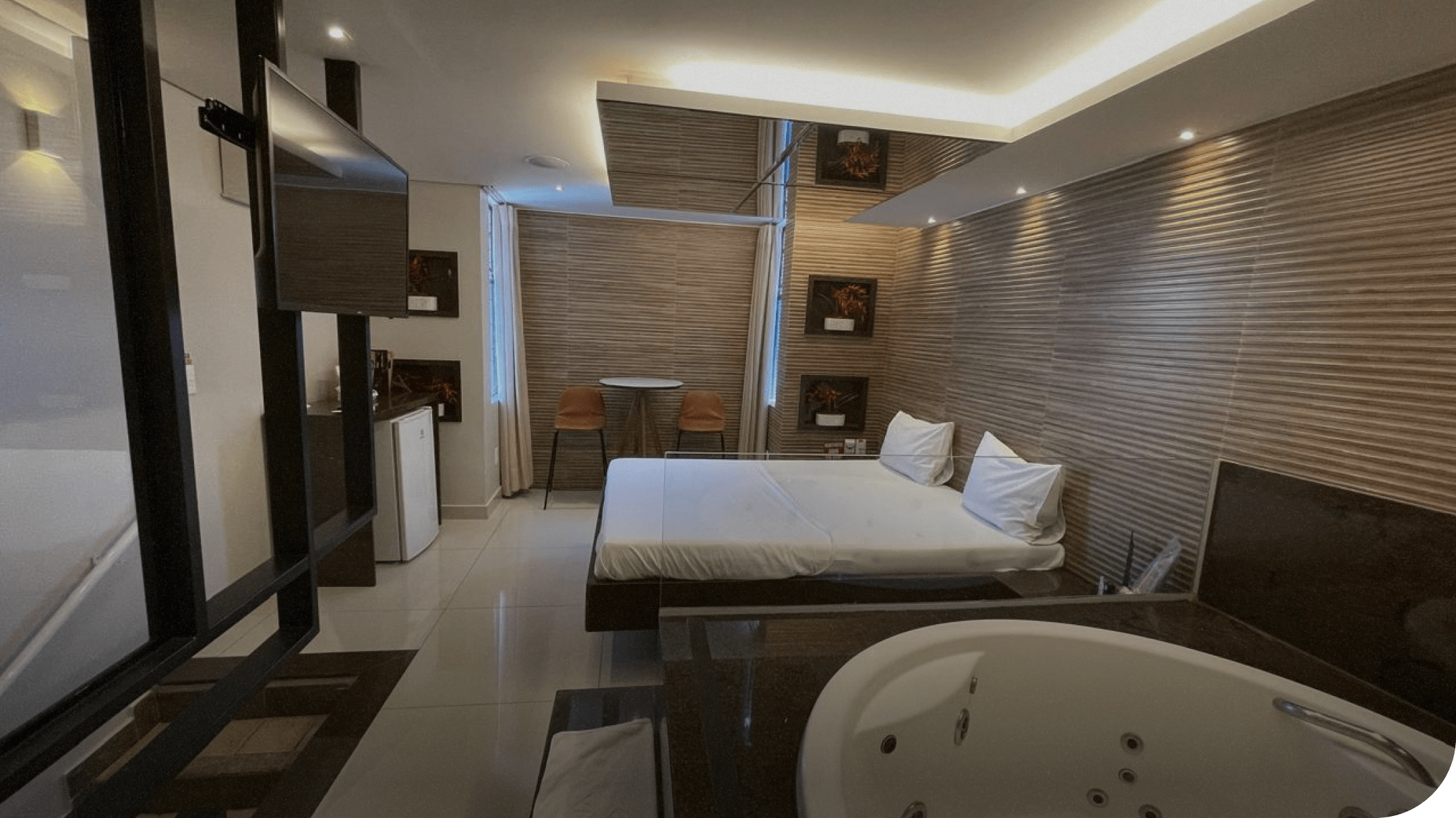 imagem de suíte com hidro e vista panorâmica